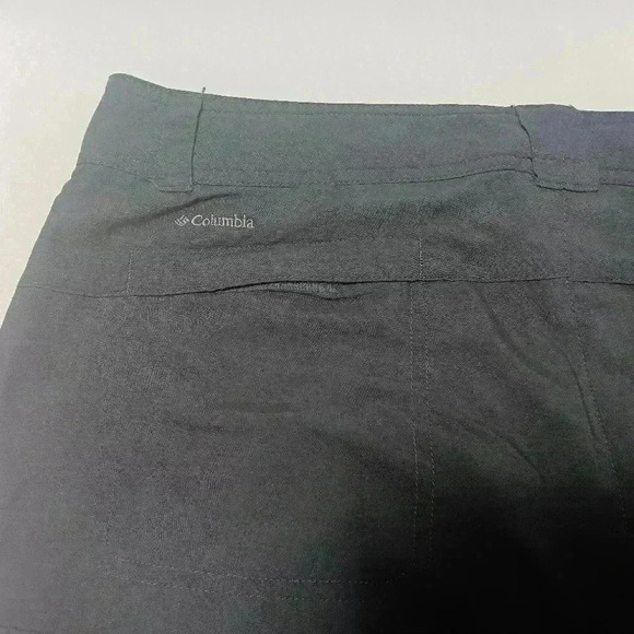 Columbia Omni Wick Cargo Shorts.  Ladies size 12 - Picture 4 of 8